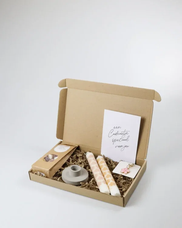 Brievenbus cadeau speciaal voor jou met kandelaar en kaarsen