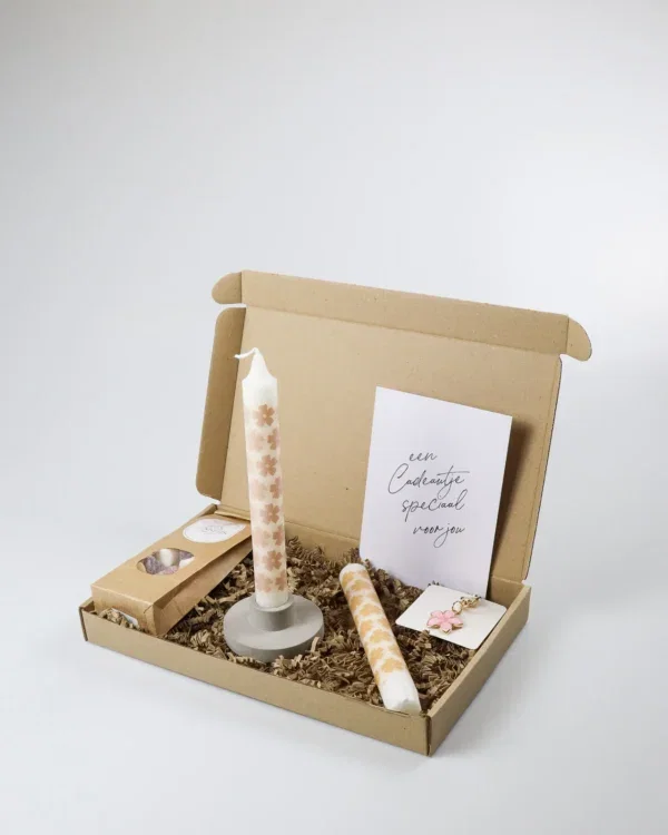 Brievenbus cadeau speciaal voor jou met kandelaar en kaarsen