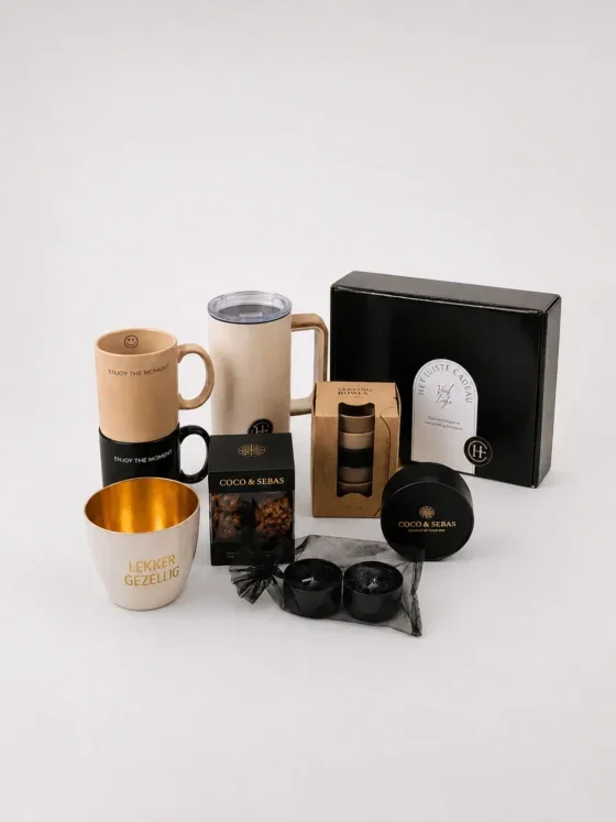 Luxe kerstpakket met melkopschuimer, mokken & kaarsen