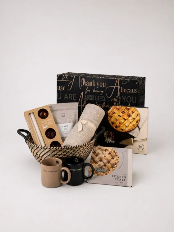 Luxe kerstcadeaupakket met popcorn, chips en kaarsen