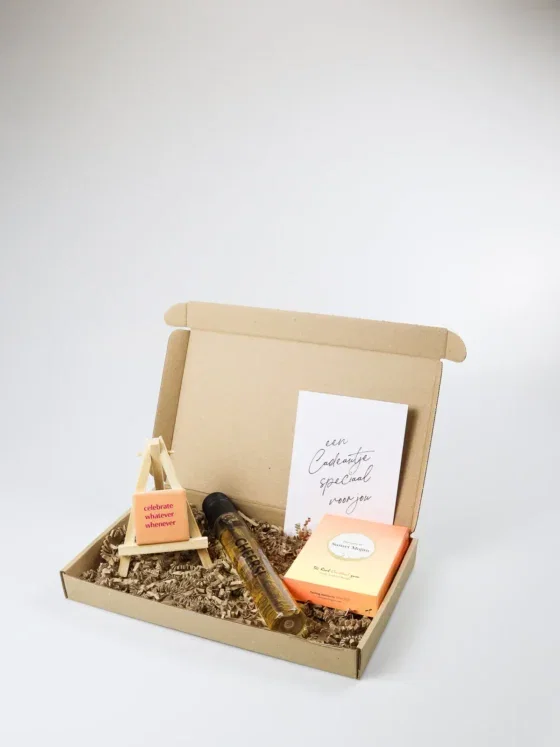 Brievenbus cadeau WK met wijn, winegums en tegeltje