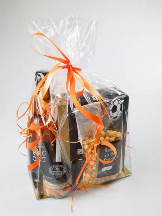 WK voetbal cadeau in luxe cadeauzak - Bier, snacks en oranje feestje