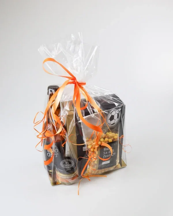 WK voetbal cadeau in luxe cadeauzak - Bier, snacks en oranje feestje