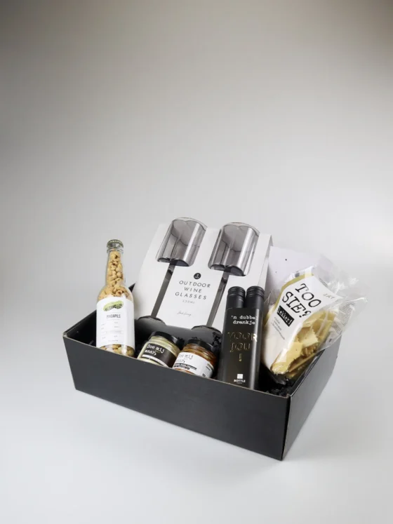 Kerst cadeaupakket voor jou met wijnglazen en dubbel wijn