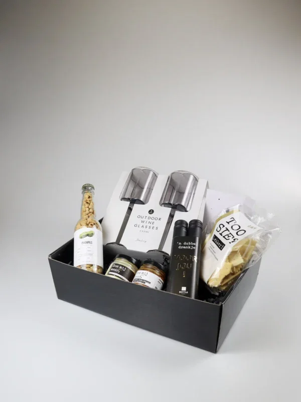 Kerst cadeaupakket voor jou met wijnglazen en dubbel wijn Kerst cadeaupakket voor jou met wijnglazen en dubbel wijn