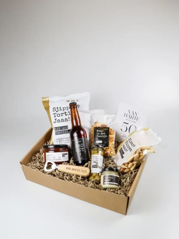 2 Cadeaupakket nieuw huis met borrelplank, tapenade en theelichtjes 2 Cadeaupakket nieuw huis met borrelplank, tapenade en theelichtjes