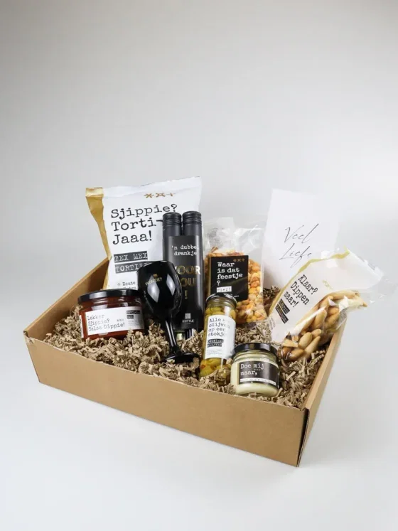 Cadeaupakket veel liefs met wijn en borrelhapjes