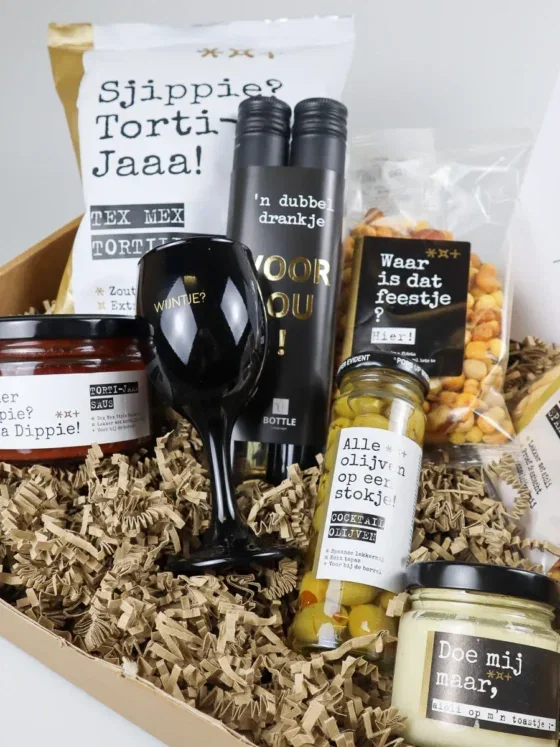 Cadeaupakket veel liefs met wijn en borrelhapjes