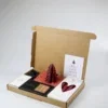 Brievenbus kerst cadeau met kaarsen, geurzakjes en chocolade Brievenbus kerst cadeau met kaarsen, geurzakjes en chocolade