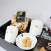 Kerst cadeaupakket met Zusss mokken en koekjes Kerst cadeaupakket met Zusss mokken en koekjes