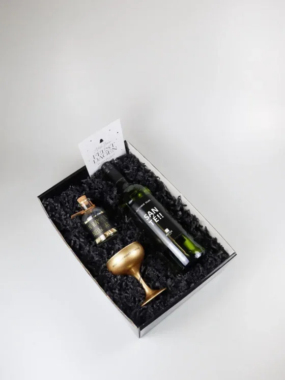 Kerst cadeaupakket met wijn Sante en champagne coupe kaars