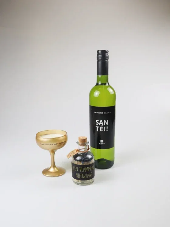 Kerst cadeaupakket met wijn Sante en champagne coupe kaars