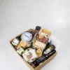 Cadeaupakket met serveerplank, bierbrood en borrelhapjes borrelpakket snijplank groot-3_resultaat Cadeaupakket met serveerplank, bierbrood en borrelhapjes