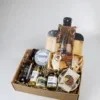 Cadeaupakket met serveerplank, bierbrood en borrelhapjes Cadeaupakket met serveerplank, bierbrood en borrelhapjes