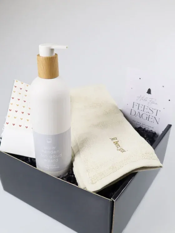 Kerstcadeaupakket jij bent goud waard met handzeep en gastendoekje