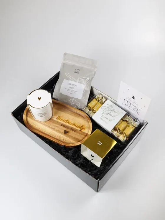 Kerstcadeaupakket gouden genietpauze met mok, thee en kaars