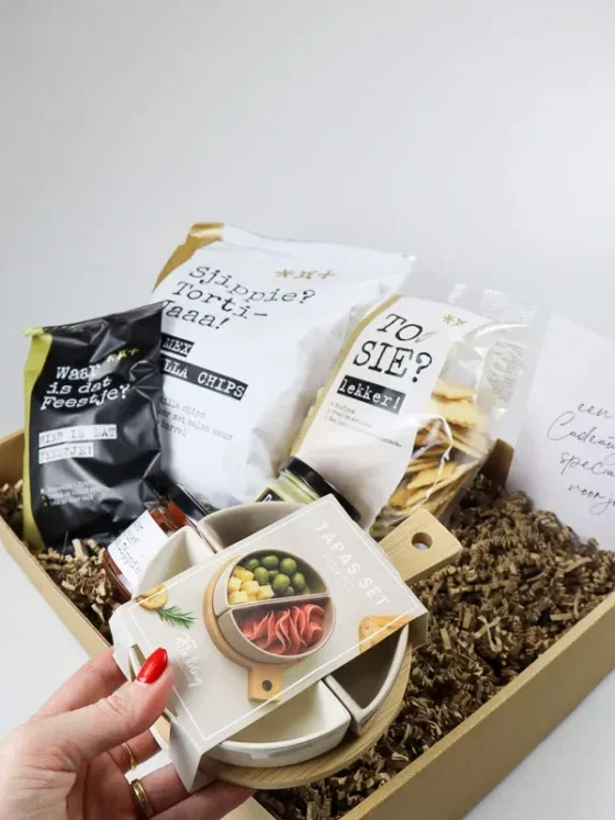 Cadeaupakket alcoholvrij borrelpakket met chips en dips