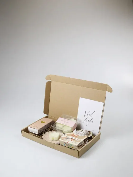 Brievenbus cadeau met growfetti & waxinelichtjes bloemen Brievenbus cadeau met growfetti & waxinelichtjes bloemen