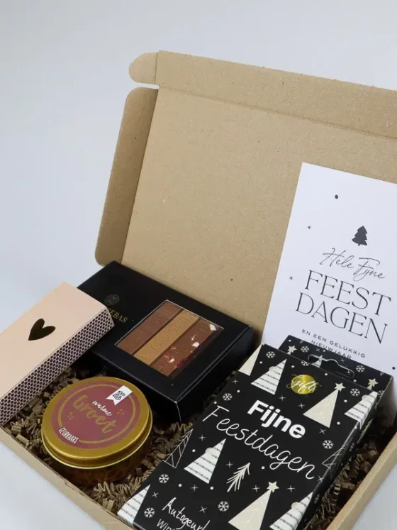 Kerst brievenbus cadeau met warme groet kaars en Coco & Sebas