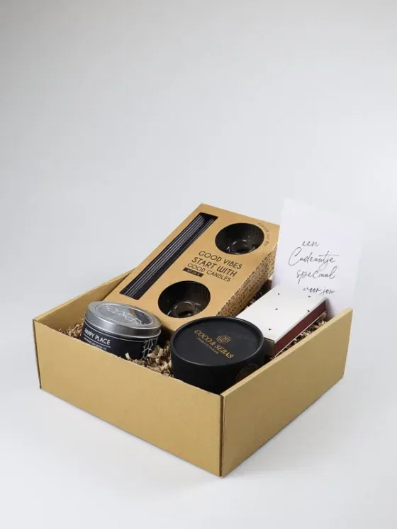 Cadeaupakket kandelaar set en truffels - Stoer en sfeervol Cadeaupakket kandelaar set en truffels - Stoer en sfeervol