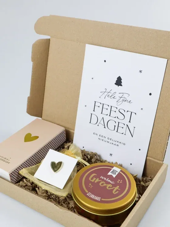 Kerstgroet brievenbus cadeau met geurkaars en lucifers