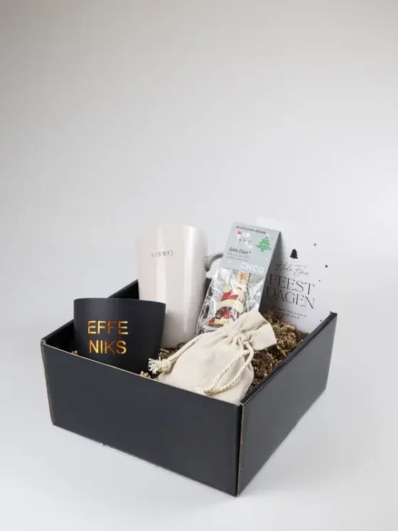 Kerstcadeaupakket even niks - XL mok, chocolademelk en kaars