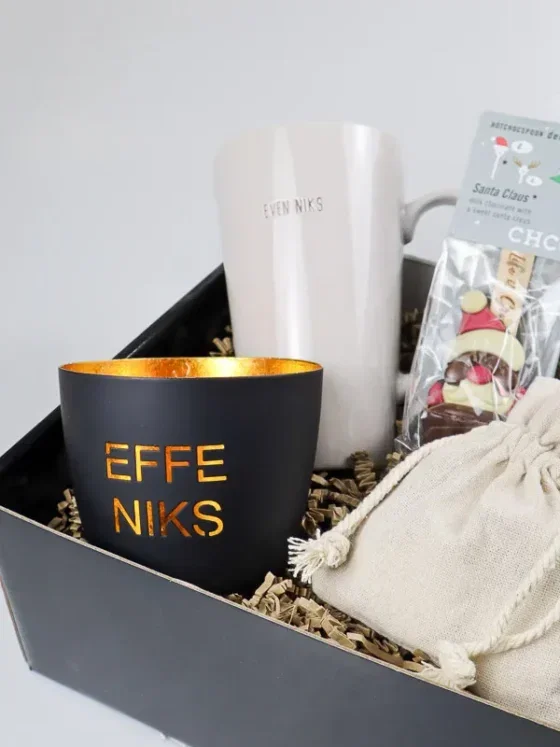 Kerstcadeaupakket even niks - XL mok, chocolademelk en kaars