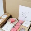 Brievenbus cadeau veel liefs met hart waxinelichtjes en thee
