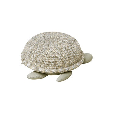 Lorena Canals mand baby turtle