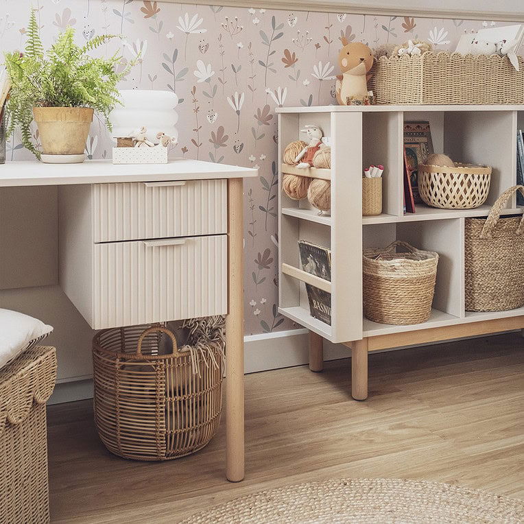 Pinio Miloo bureau wit