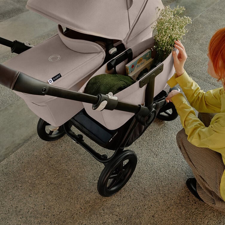 bugaboo-donkey5-desert-taupe-lifestyle