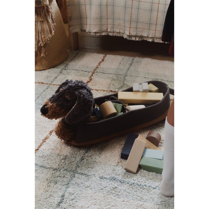 Lorena Canals mandje Teckel Sparky