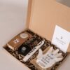 bedankt Brievenbus cadeau - snoepjes, kandelaar, kaars, handmasker, armbandje