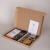 Sinterklaas brievenbus cadeau - Wijn, chocoladereep, kandelaar, kaars & Zeephanger hart Sinterklaas brievenbus cadeau - Wijn, chocoladereep, kandelaar, kaars & Zeephanger hart
