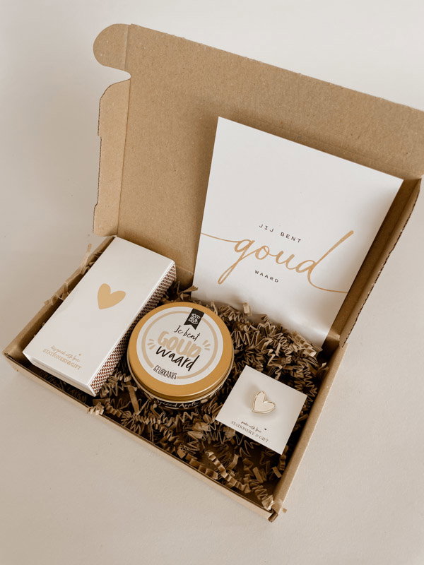 Brievenbus cadeau jij bent goud waard - Lucifers, geurkaars in blik & pin hartje