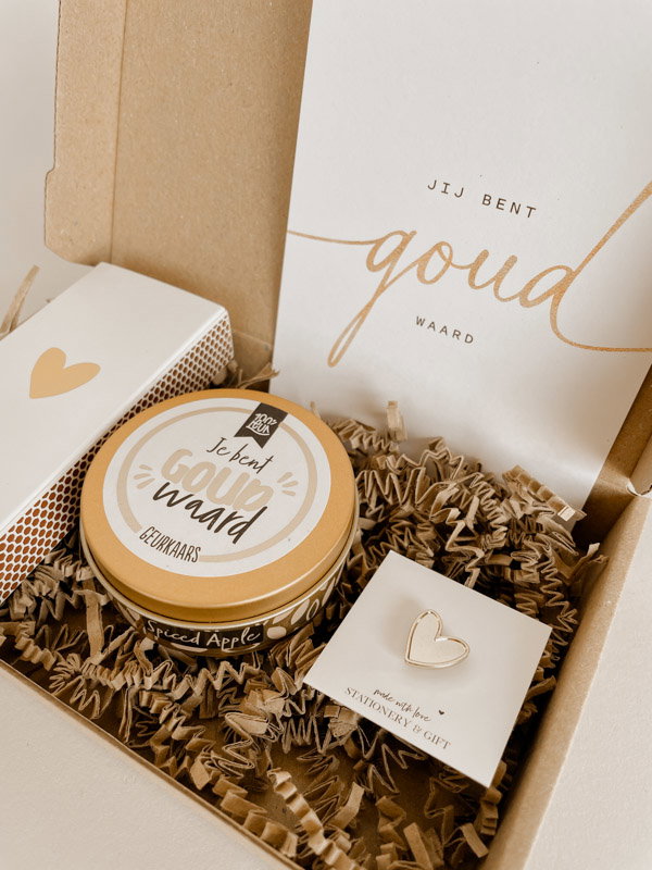 Brievenbus cadeau jij bent goud waard - Lucifers, geurkaars in blik & pin hartje