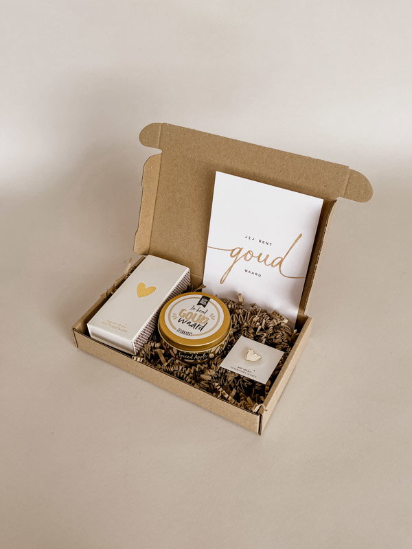 Brievenbus cadeau jij bent goud waard - Lucifers, geurkaars in blik & pin hartje