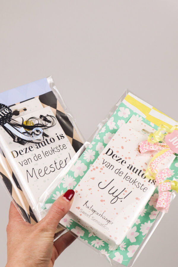 Meestercadeau met autogeurhanger en kaartje